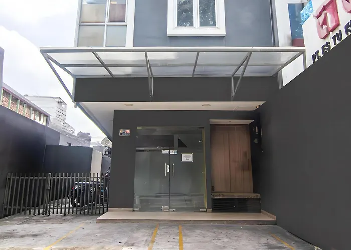 Reddoorz Plus @ Cideng Timur Jakarta